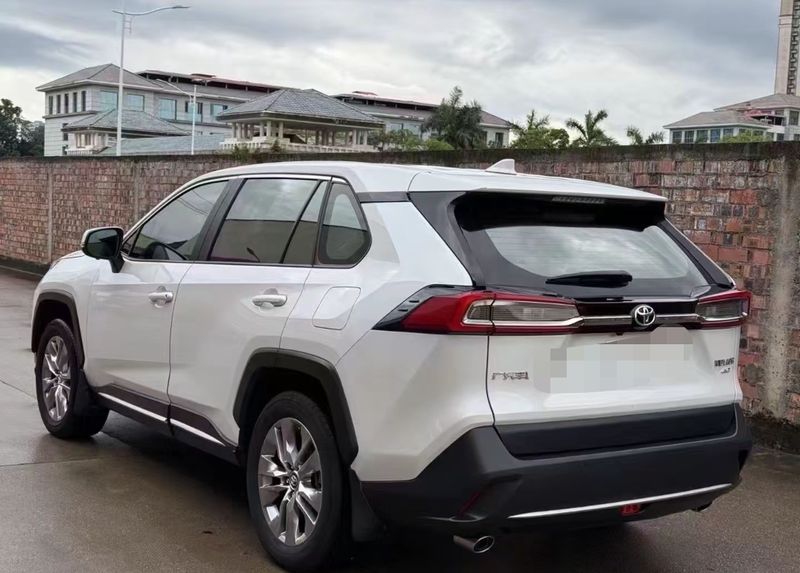 RAV4 photo 4