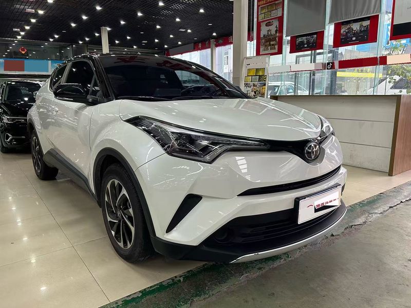 C-HR photo 2