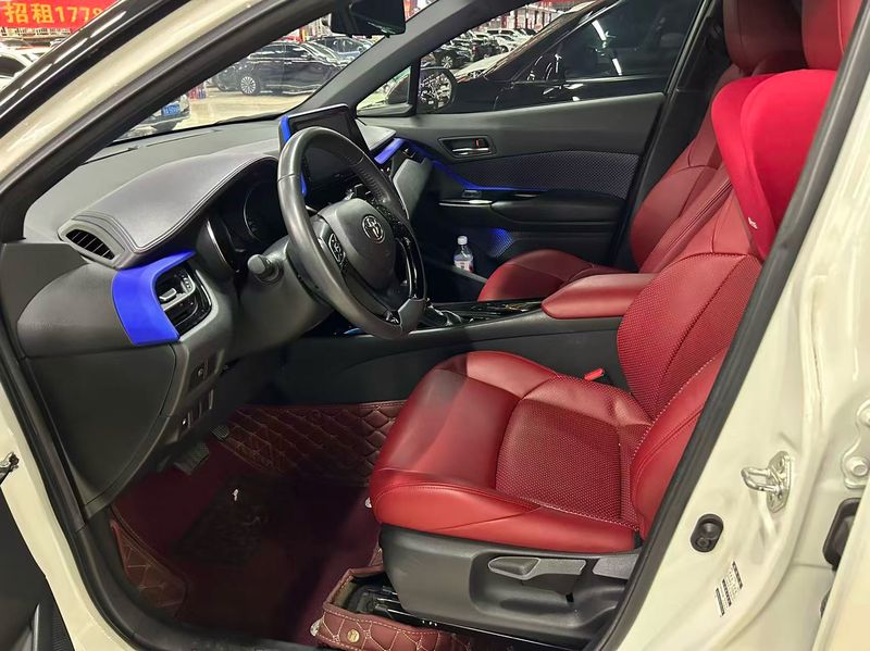 C-HR photo 3
