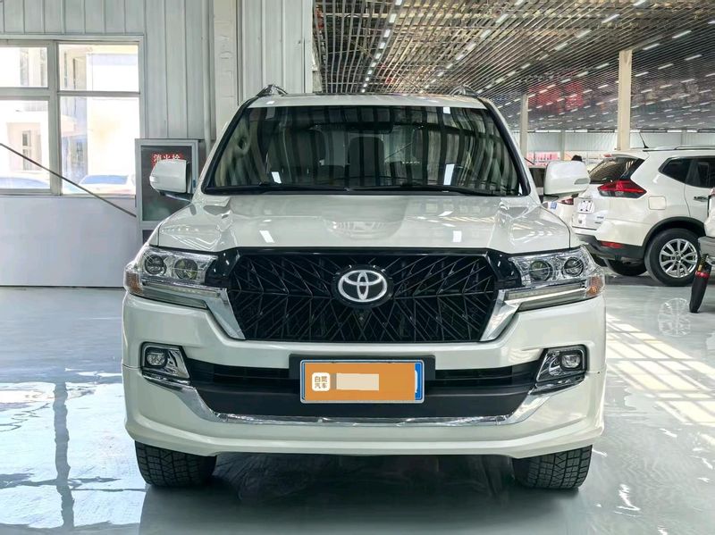 Land Cruiser photo 2