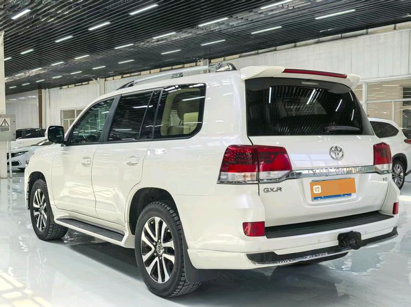 Land Cruiser photo 4