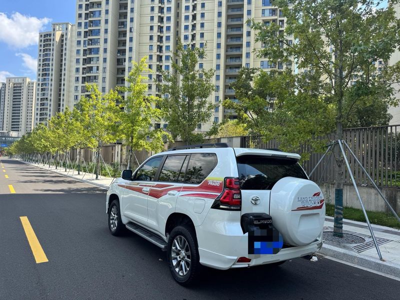 Land Cruiser Prado photo 2