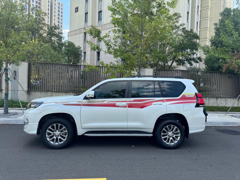 Land Cruiser Prado photo 5