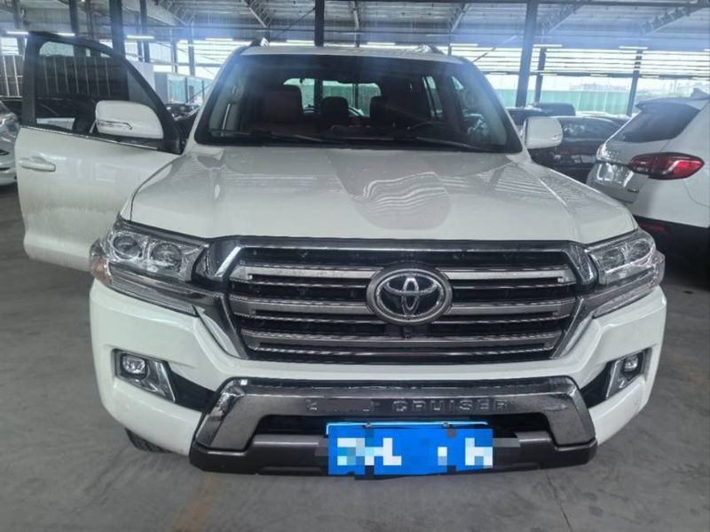 Land Cruiser photo 2