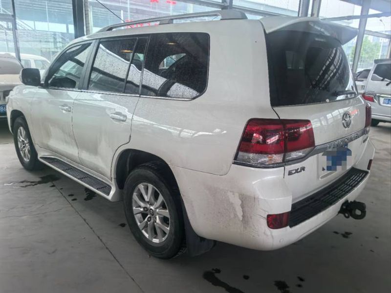 Land Cruiser photo 3
