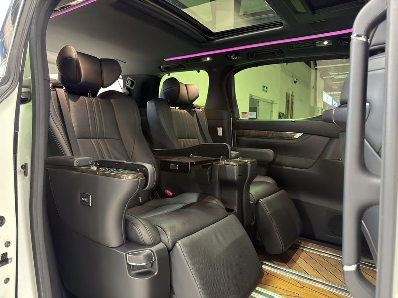 Alphard photo 5