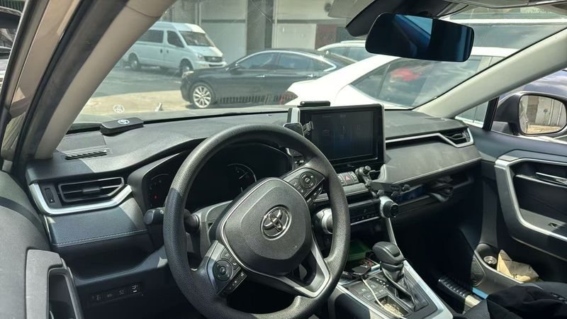 RAV4 photo 2