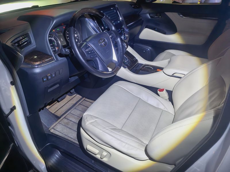 Alphard photo 2