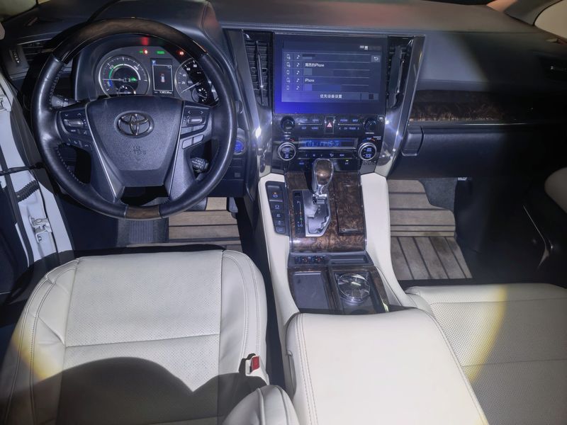 Alphard photo 3