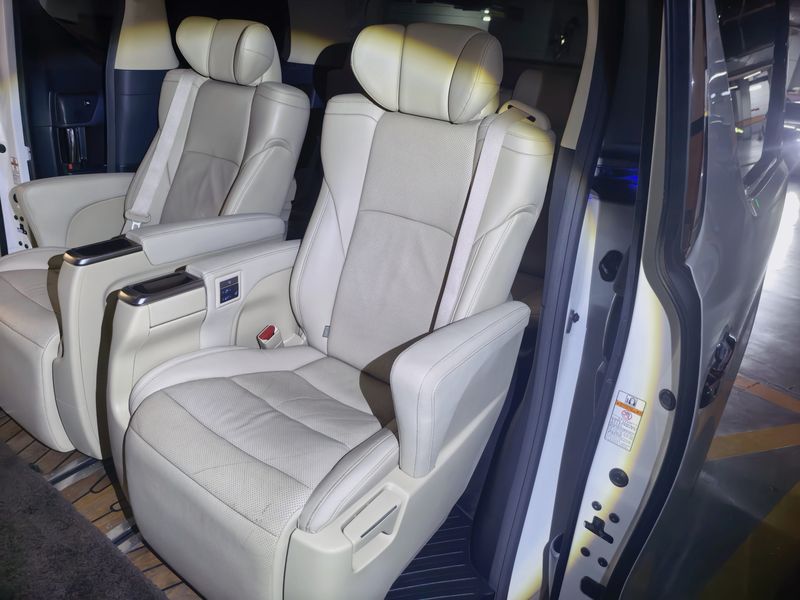 Alphard photo 4