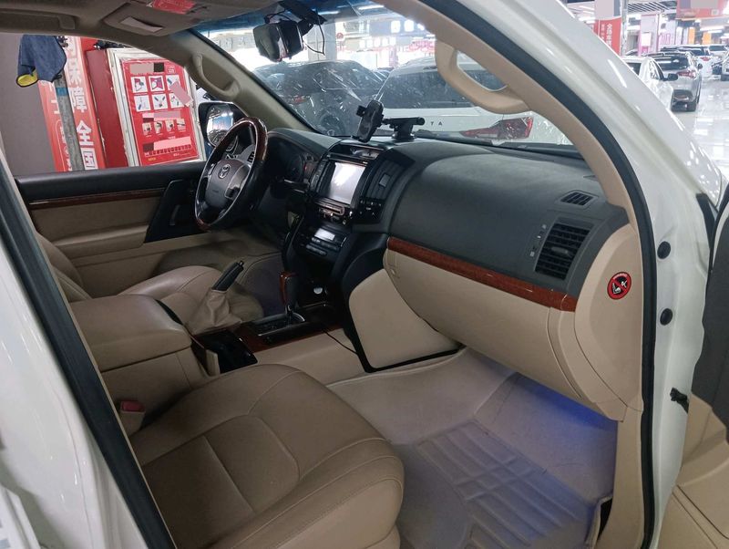Land Cruiser Prado photo 5
