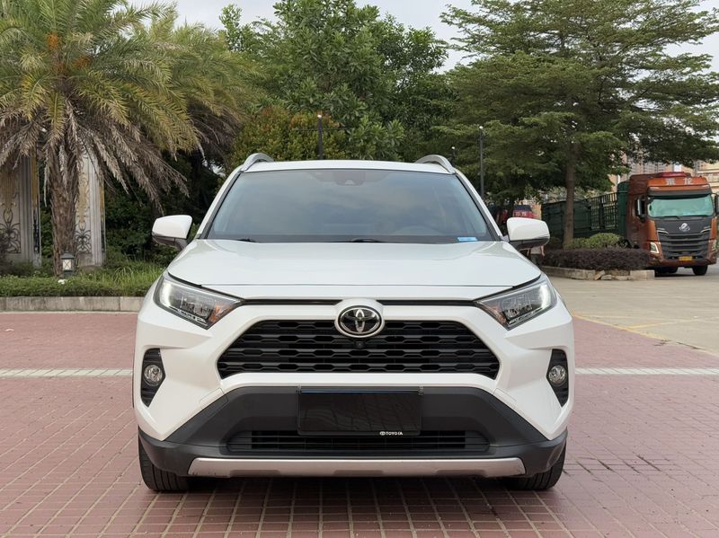 RAV4 photo 2