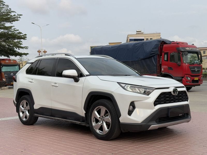 RAV4 photo 3