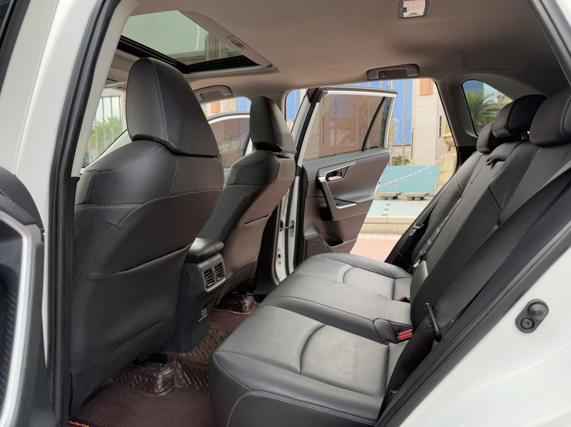 RAV4 photo 5