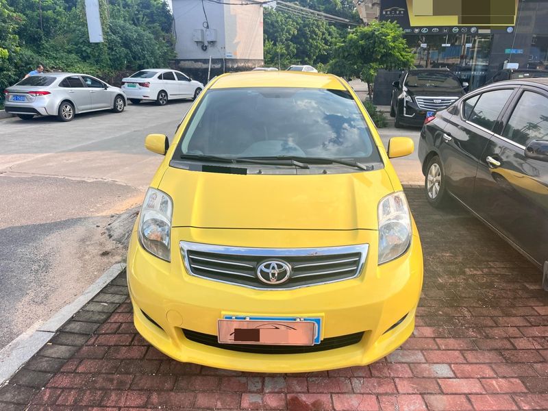 Yaris photo 2
