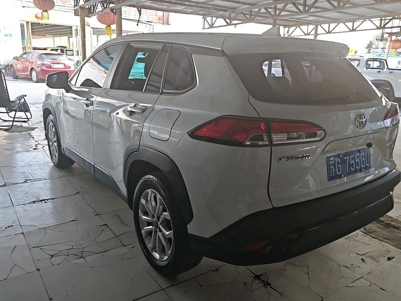 Corolla Cross photo 2