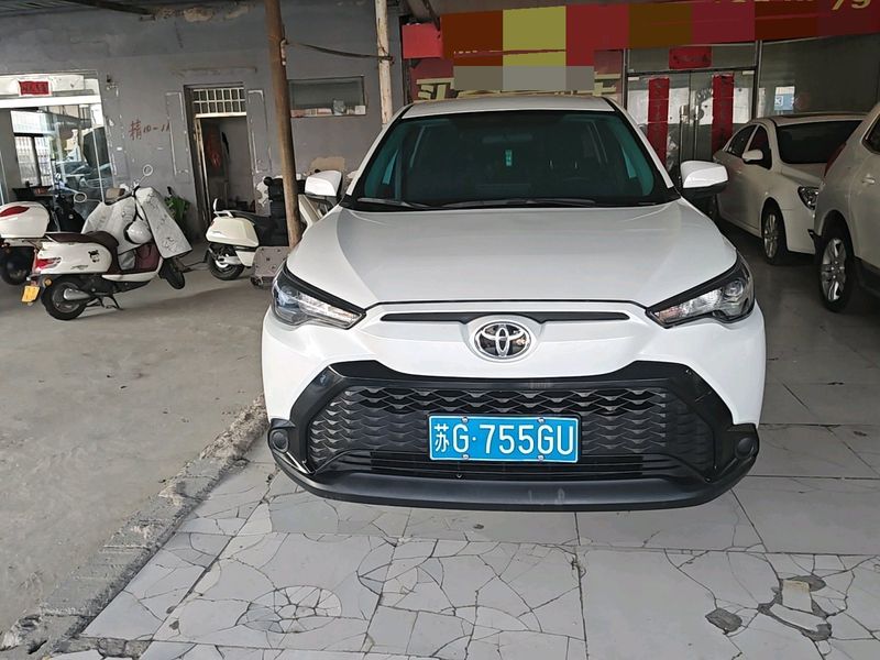 Corolla Cross photo 3