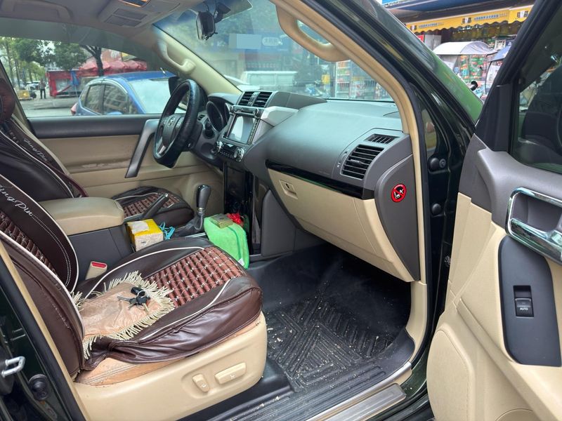 Land Cruiser Prado photo 3
