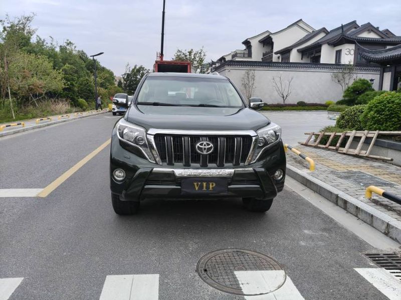 Land Cruiser Prado photo 2