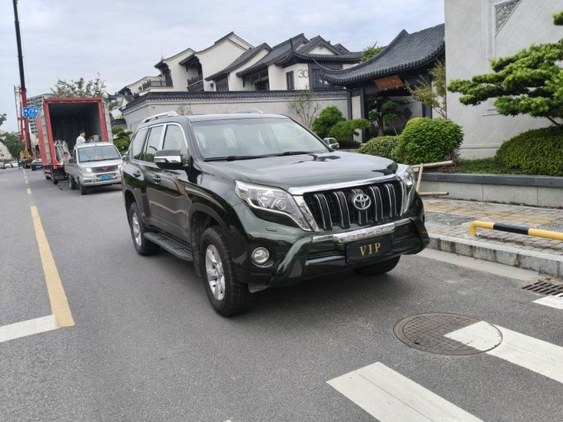 Land Cruiser Prado photo 3