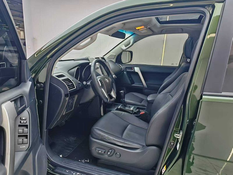 Land Cruiser Prado photo 5