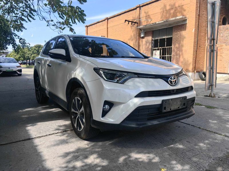 RAV4 photo 2