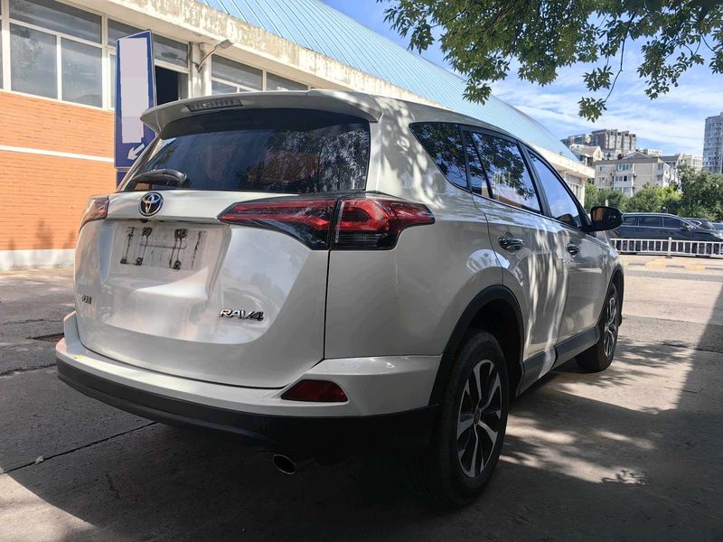 RAV4 photo 3