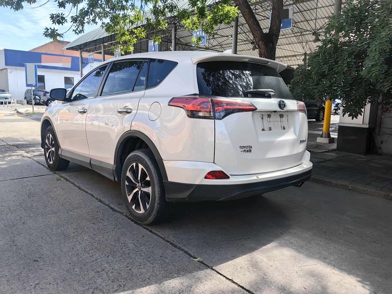 RAV4 photo 4