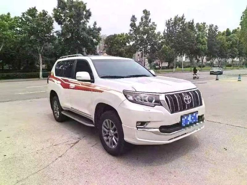 Land Cruiser Prado photo 3