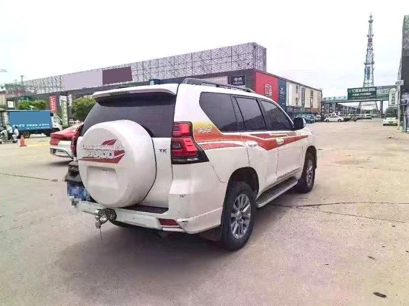 Land Cruiser Prado photo 4