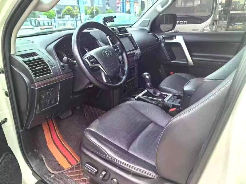 Land Cruiser Prado photo 5