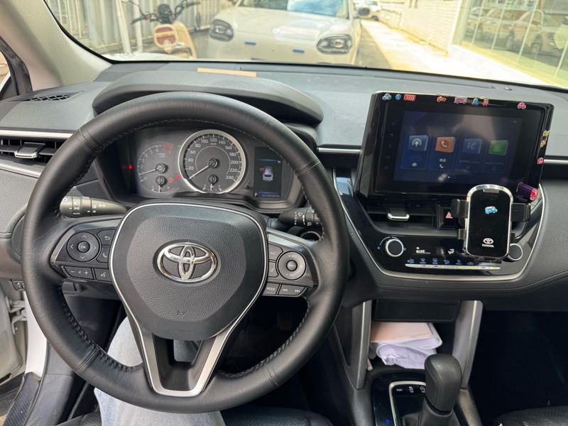 Corolla Cross photo 4
