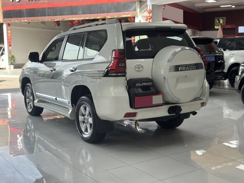 Land Cruiser Prado photo 4
