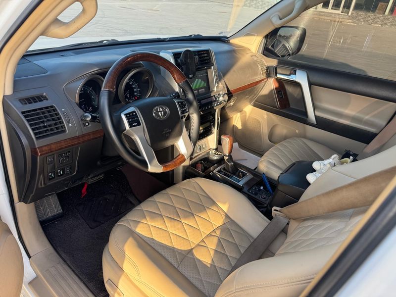 Land Cruiser Prado photo 3