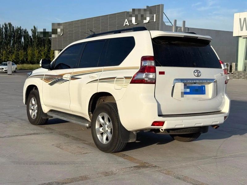 Land Cruiser Prado photo 5