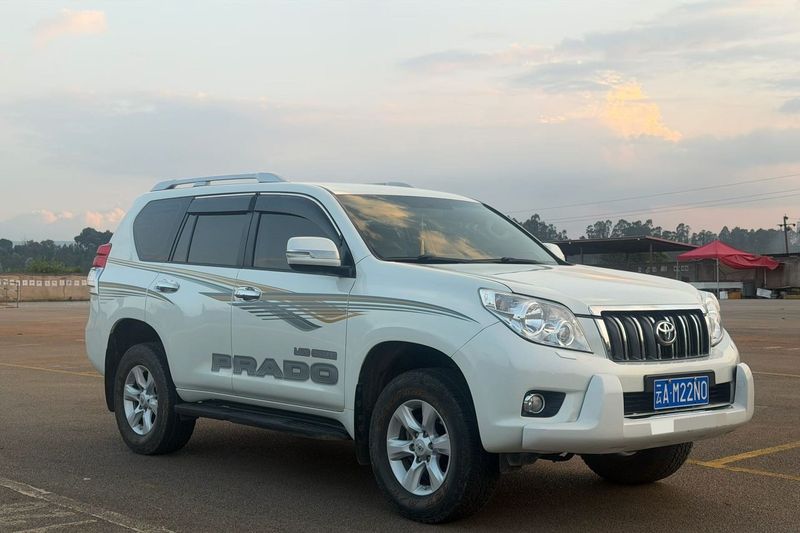Land Cruiser Prado photo 3