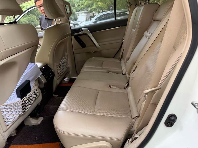 Land Cruiser Prado photo 5