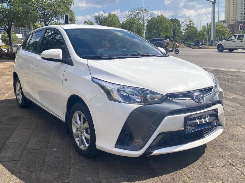Yaris photo 2