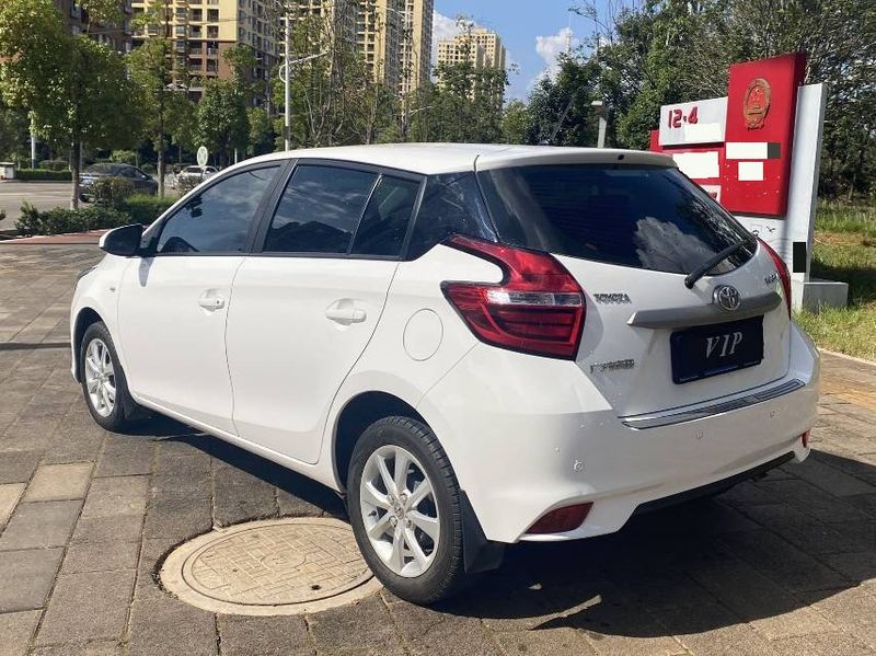 Yaris photo 4
