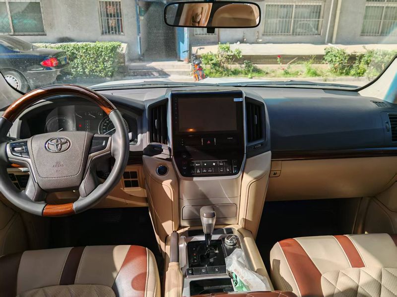 Land Cruiser photo 4