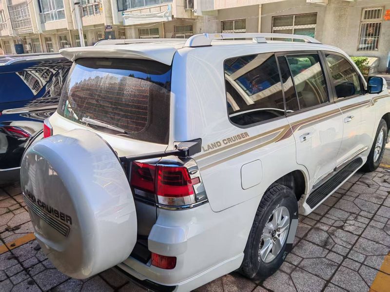 Land Cruiser photo 5