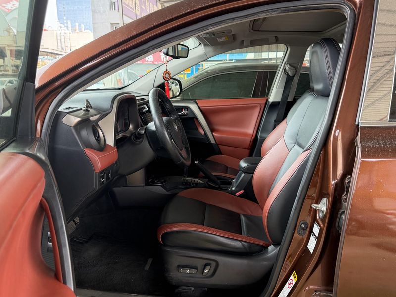 RAV4 photo 2