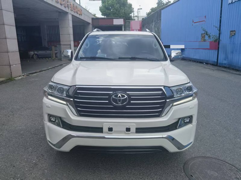 Land Cruiser photo 2