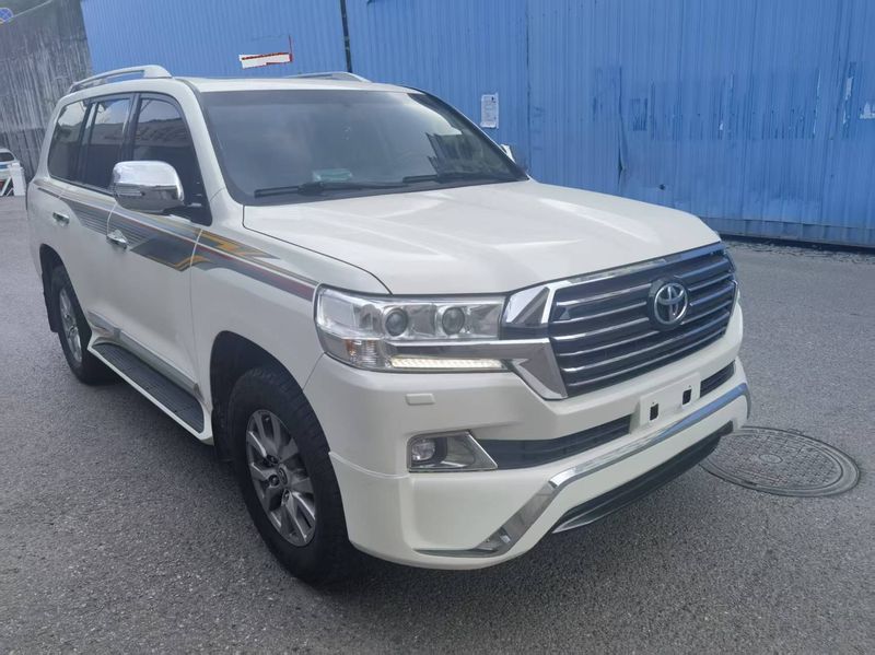 Land Cruiser photo 3