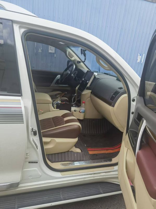 Land Cruiser photo 4