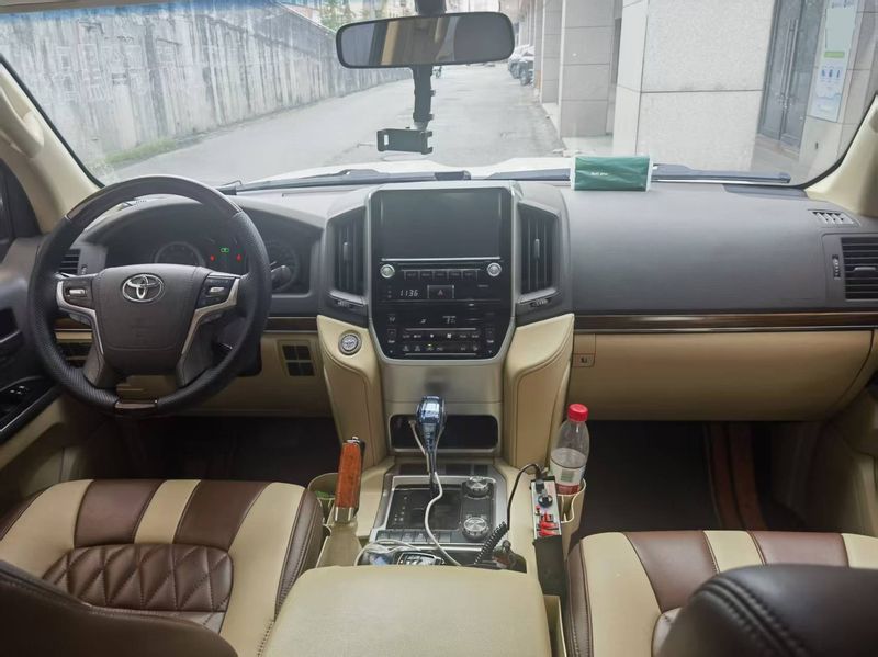 Land Cruiser photo 5