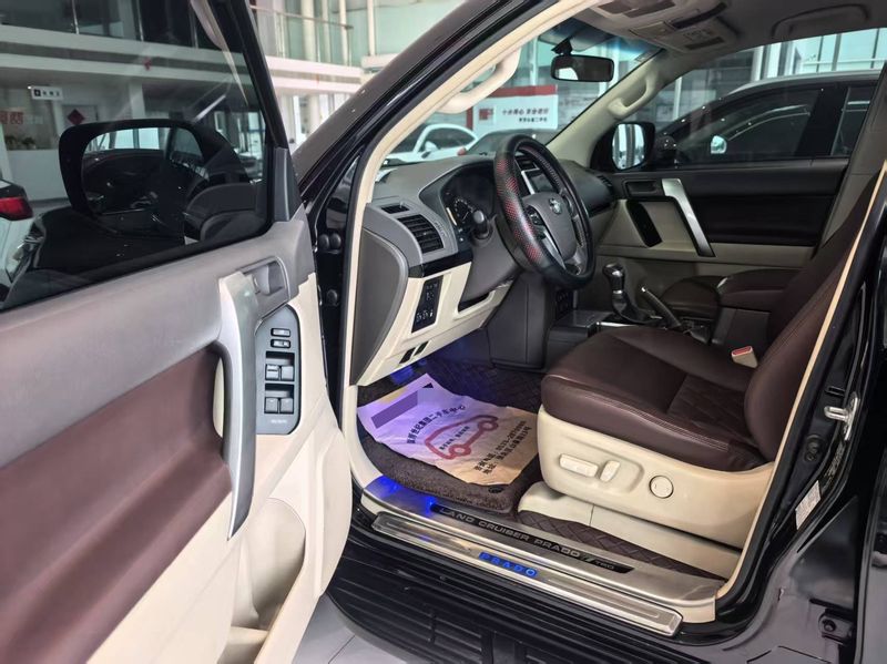 Land Cruiser Prado photo 4