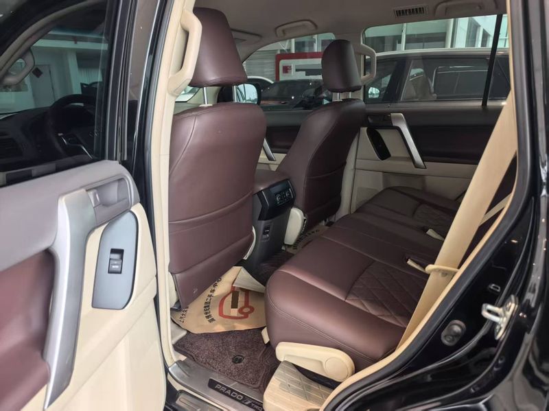 Land Cruiser Prado photo 5