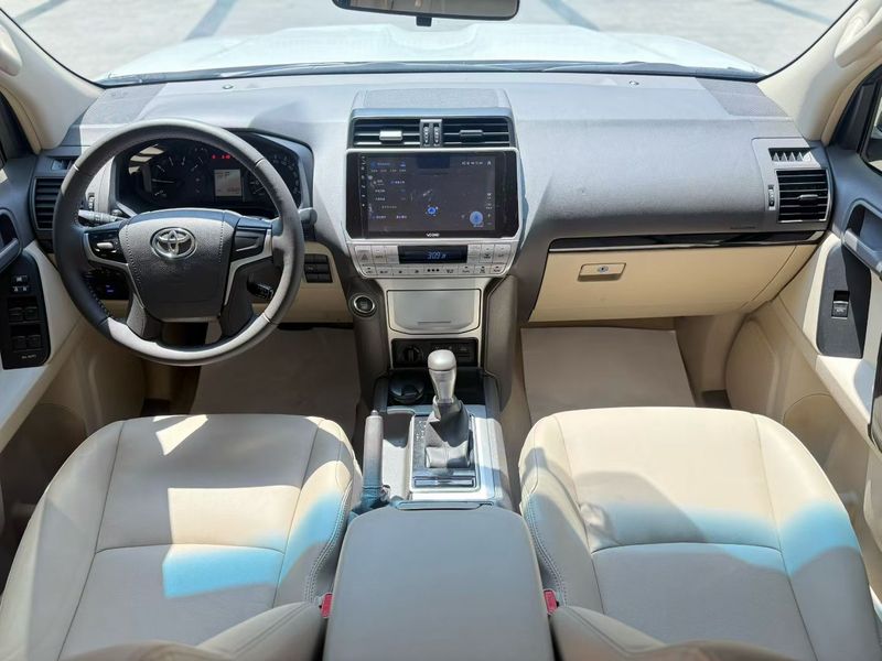 Land Cruiser Prado photo 4