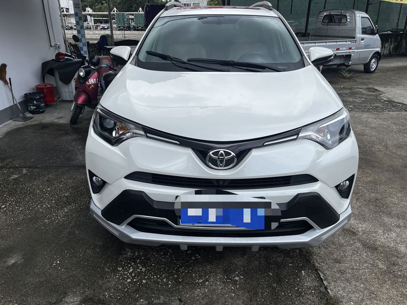 RAV4 photo 2